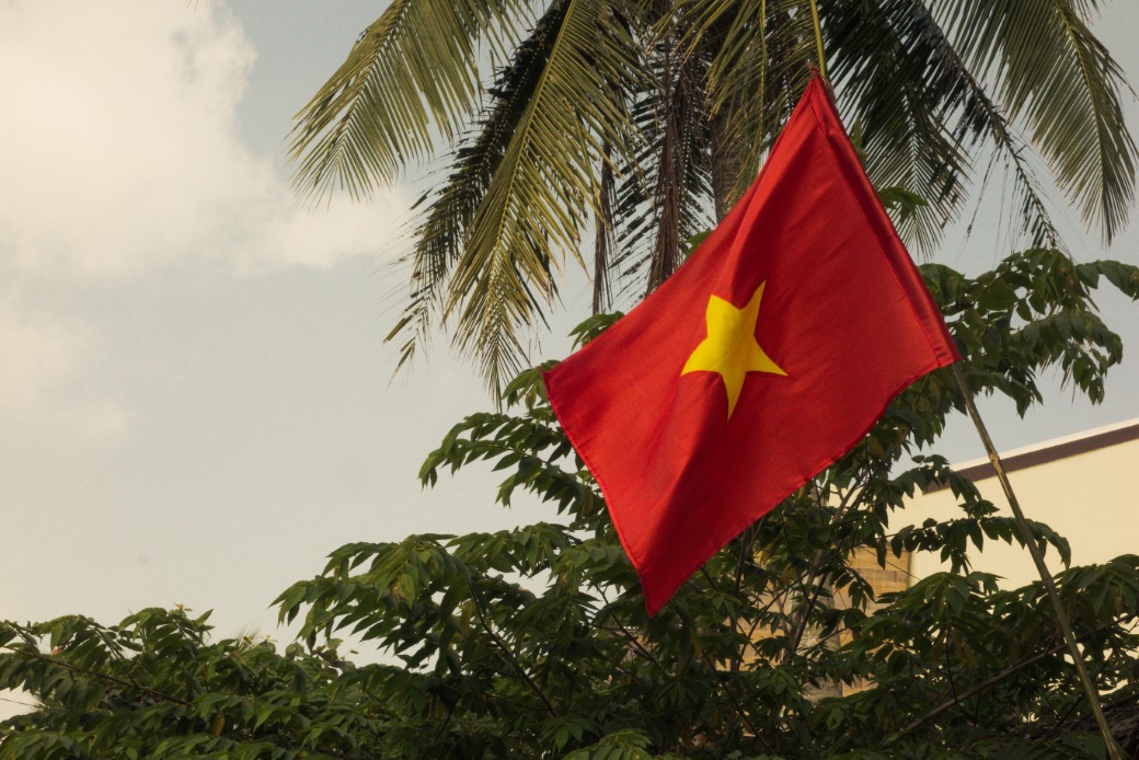 vietnam-flag-near-the-beach-2021-10-18-23-43-29-utc.jpg