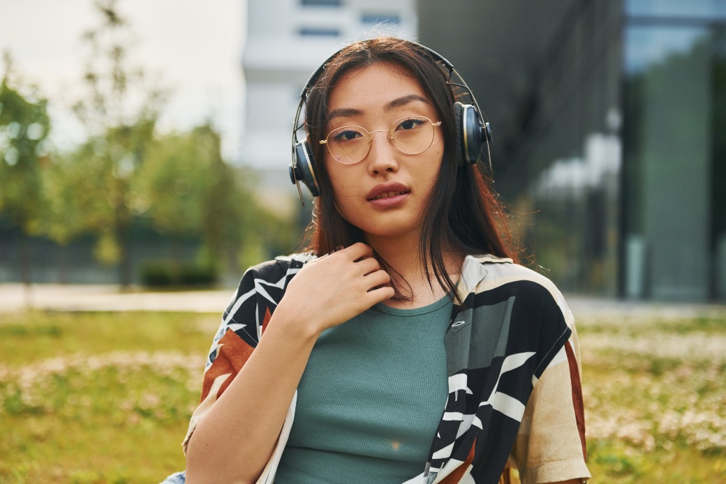 listens-to-the-music-in-headphones-young-asian-wo-2022-01-18-23-41-00-utc.jpg